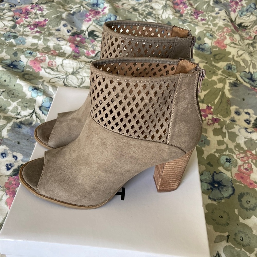 Report peep-toe boots
